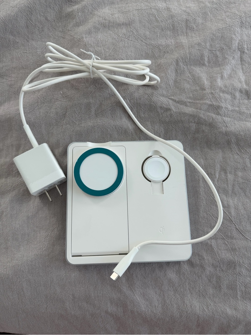 Heyday White 3-in-1 Charger Stand.